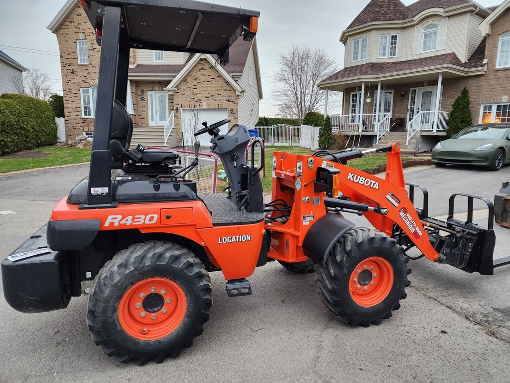 Kubota R430 Chargeur sur roue 8400 lbm