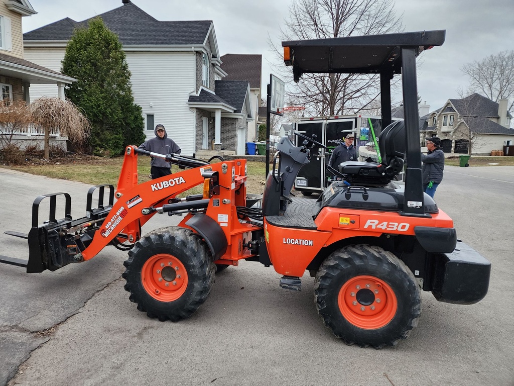 Kubota R430 Chargeur sur roue 8400 lbm